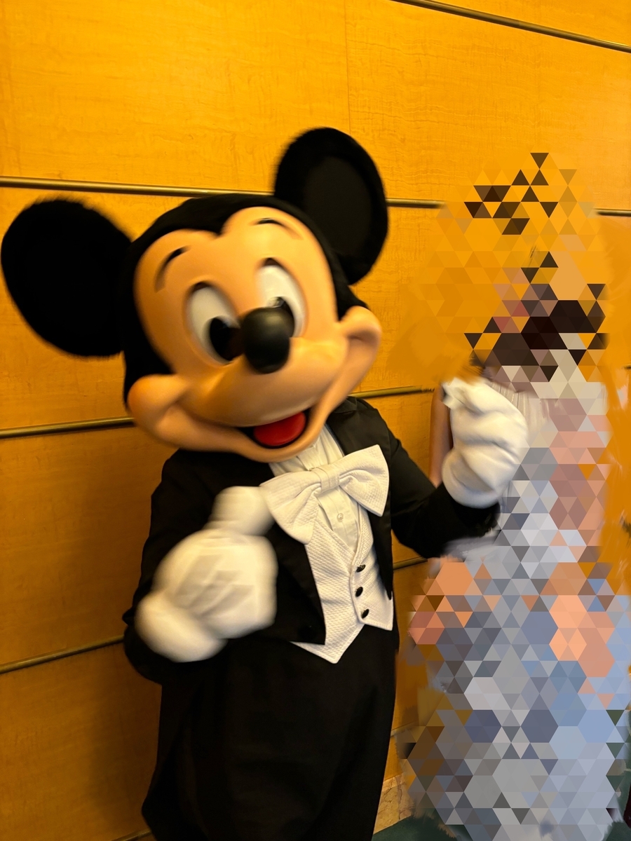 DCLアラスカ2024 #18：フォーマルコスチュームのミッキーと
