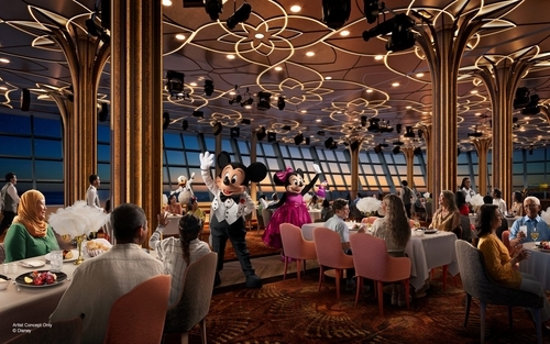 Disney Adventure Hollywood Spotlight Club