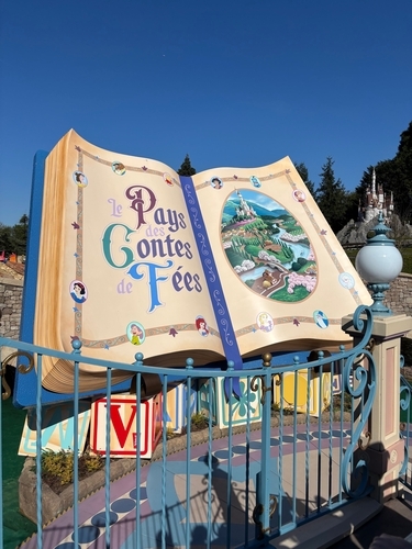 Le Pays des Contes de Fées, presented by Vittel