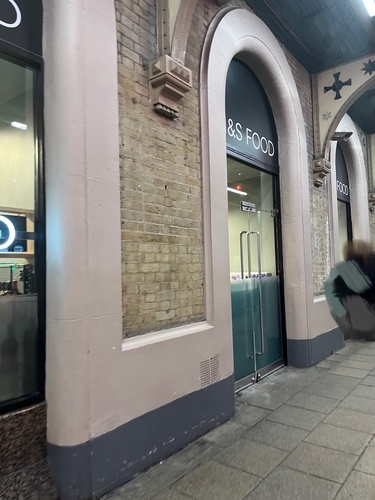 M＆S