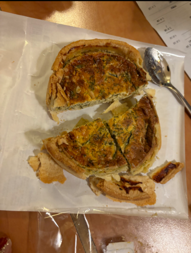 Monoprix（モノプリ）で購入したキッシュ