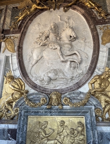 戦の間〜平和の間（Salon de la Guerre / Salon de la Paix）