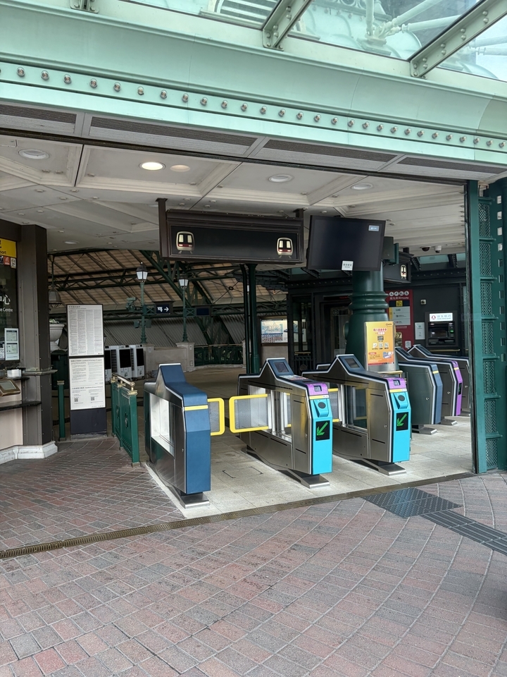 ディズニーランド駅改札