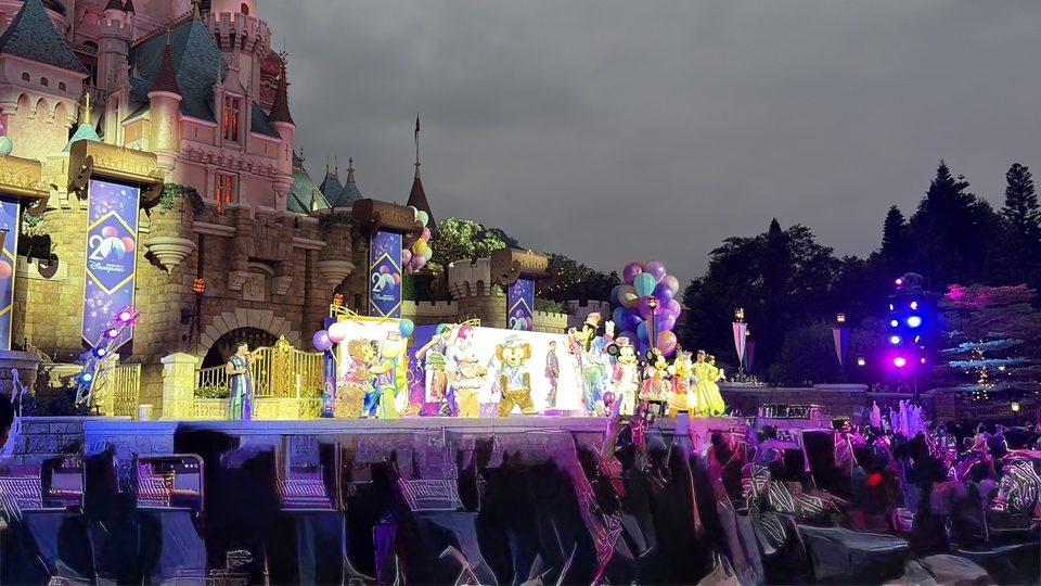 Disney Friends Live Party at the Castle