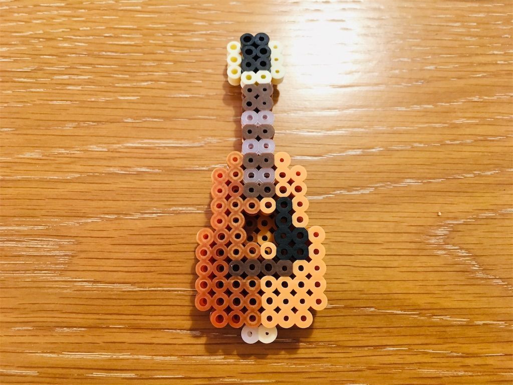 初挑戦 アイロンビーズで立体アコースティックギターのキーホルダーを作る こーちのあたま
