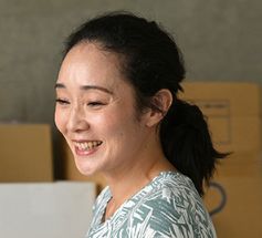 高木静香役の西尾まり