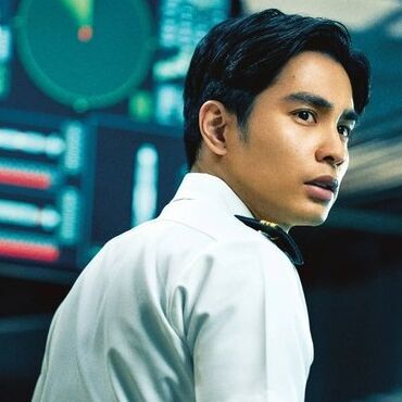 山中栄治（やまなか えいじ）/ 中村 蒼