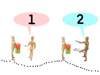 荷物を持ってる人形を２回チェックする人形
