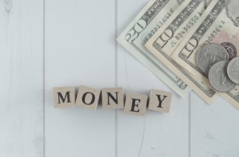 USドルと「MONEY」の文字