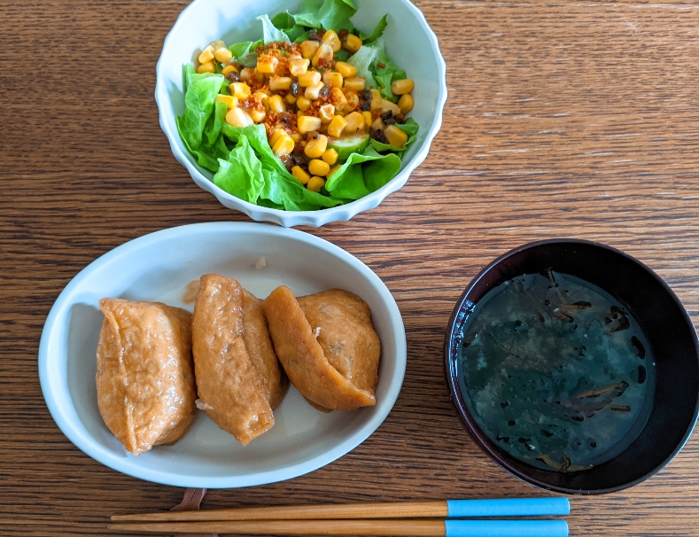おいなりさんの昼食