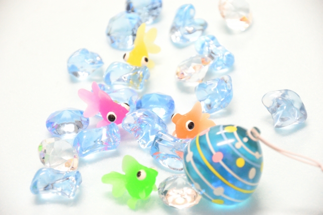 おもちゃの金魚と水ヨーヨー