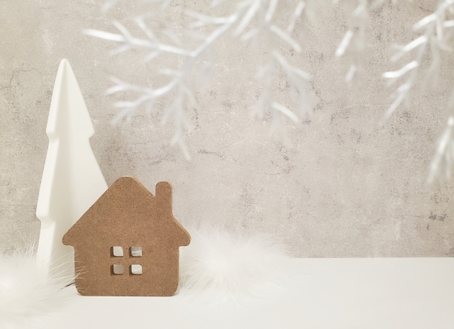雪のモミの木とお家のミニチュア