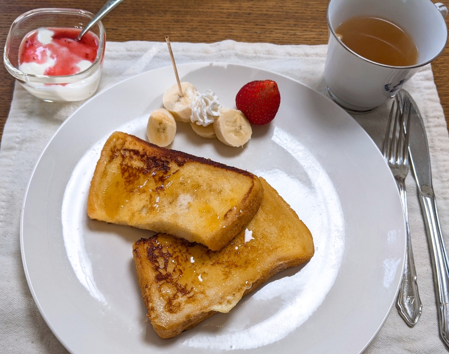 フレンチトーストの朝食