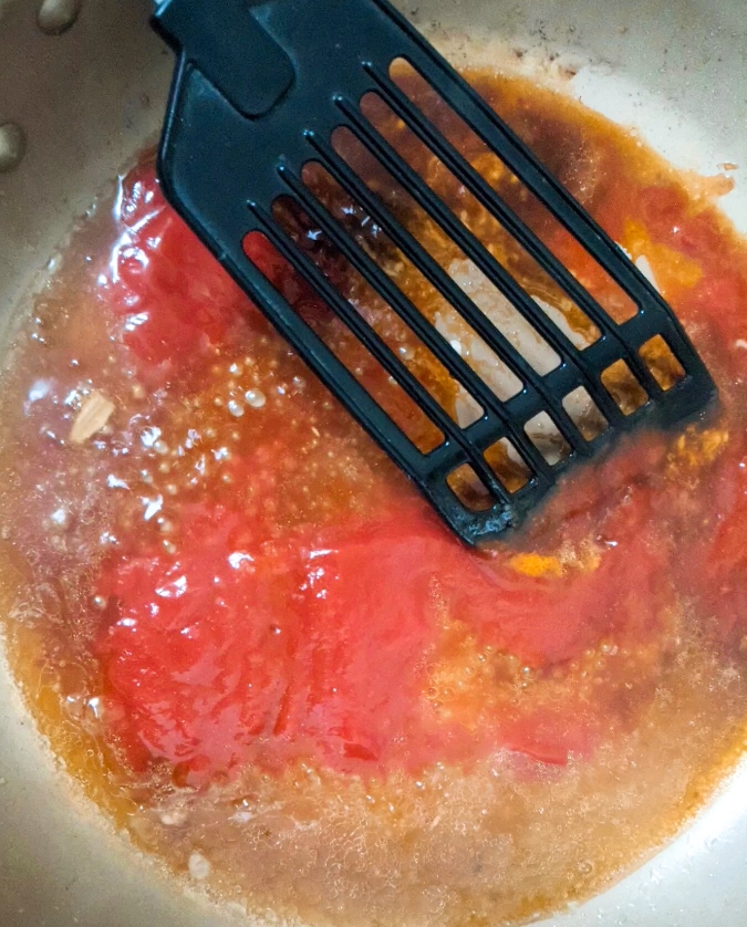 フライパンでソースを作る