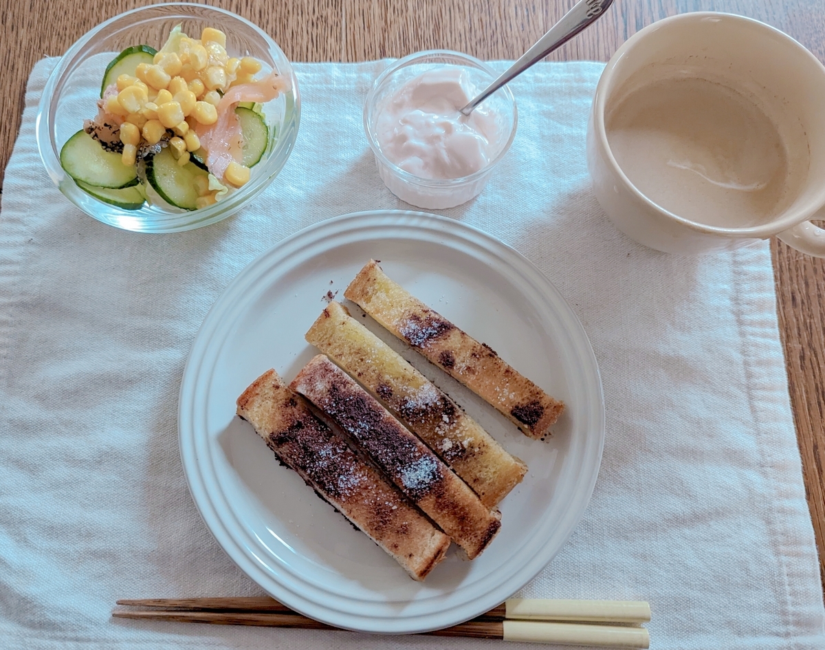 ココア揚げパンの朝食