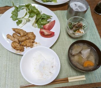 鶏むね肉のスティックの夕食