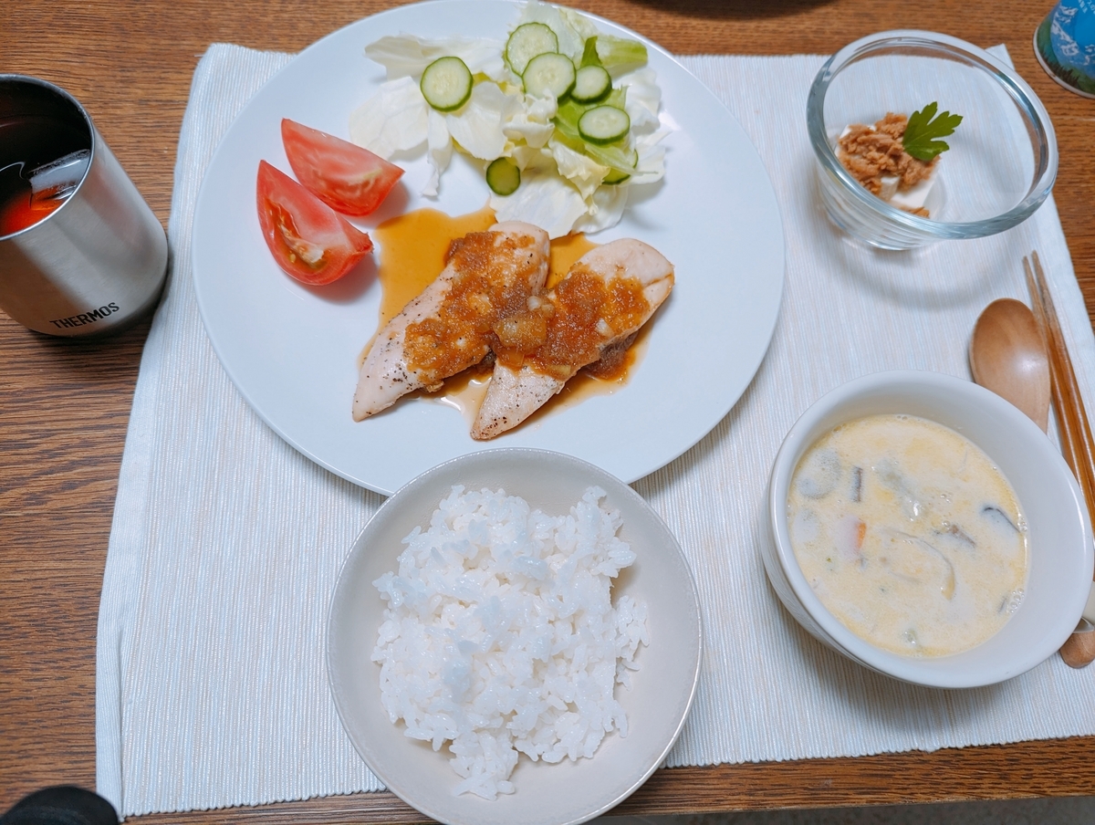 ささみ肉のオニオンソースの夕食