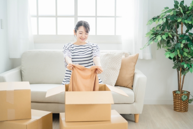 洋服を整理する