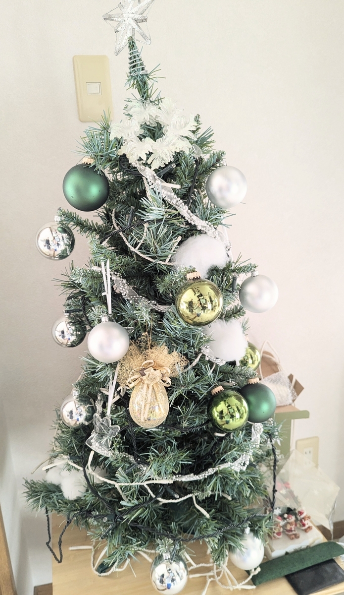 昼のクリスマスツリー