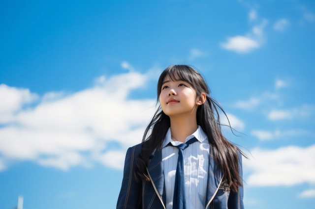 空を見上げる女の子