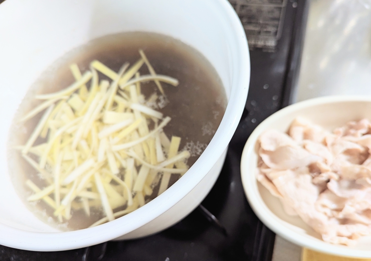 大根の皮のスープと豚肉