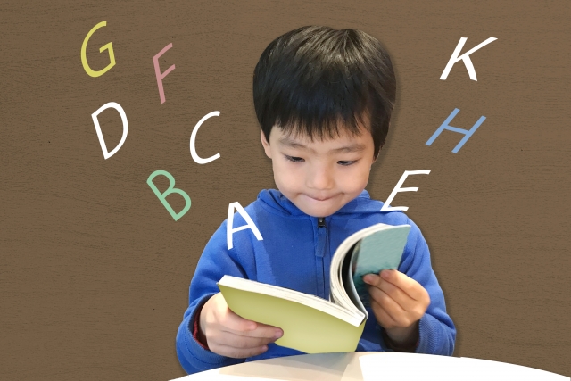 英語を勉強する子供