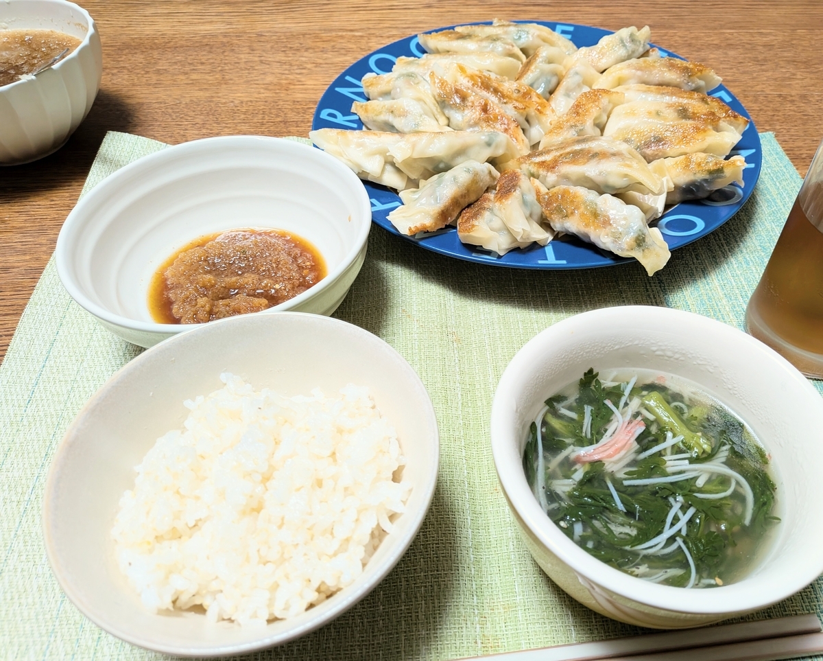 餃子の夕食