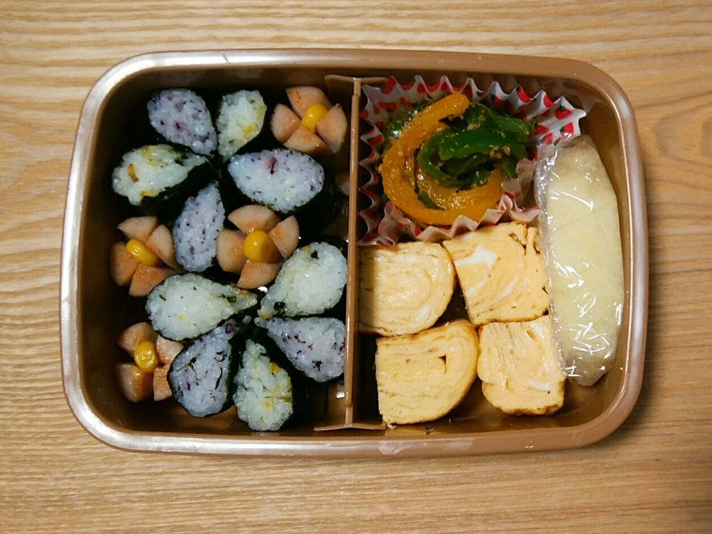 一口海苔巻きのお花畑風弁当 こころもちろん たるをしる