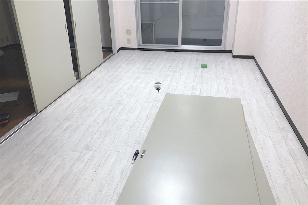 賃貸物件の床を白くdiyしてみた やり方やガジェットなど紹介 こでんメモリ