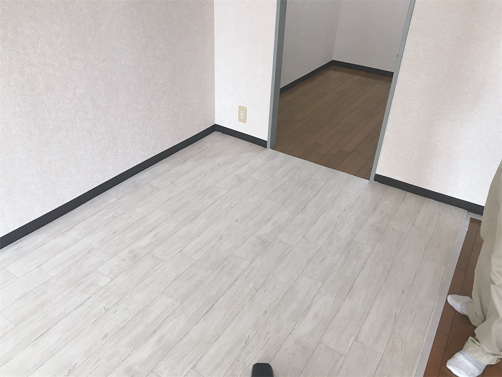賃貸物件の床を白くdiyしてみた やり方やガジェットなど紹介 こでんメモリ