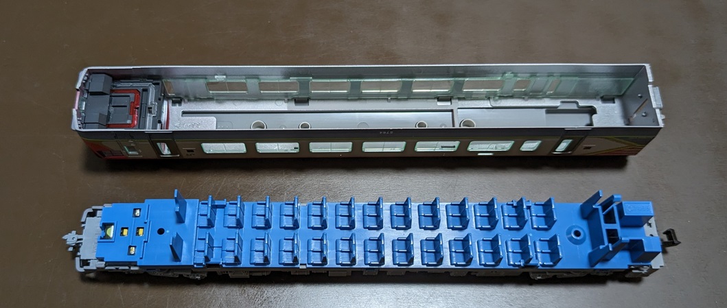 JR四国】Tomixの鉄道模型 2700系特急型気動車に室内灯を