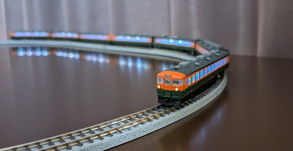 どこでも鉄道模型】を走らせる 乾電池でZゲージが走行します どこでも鉄道模型】を走らせる 乾電池でZゲージが走行します