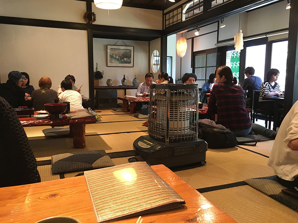 手打百藝おぶせ 店内|田舎そば、挽きぐるみ、発芽そば