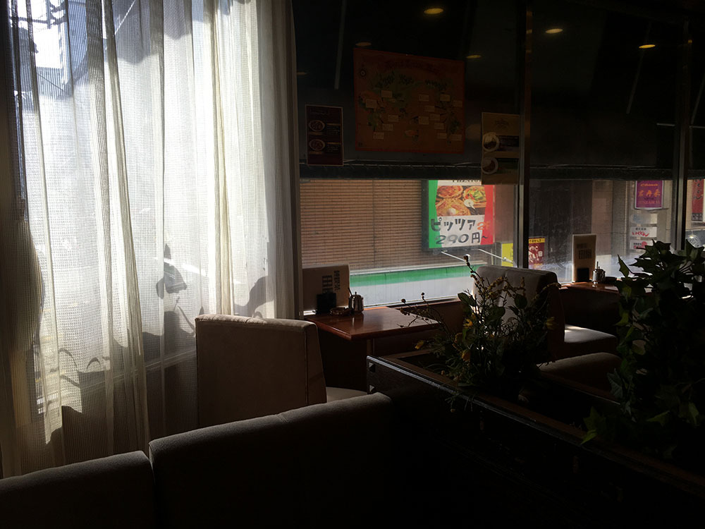 八王子 店内写真 窓際の席