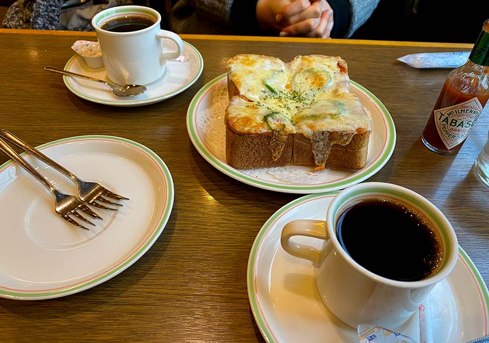 ピザトーストとコーヒー
