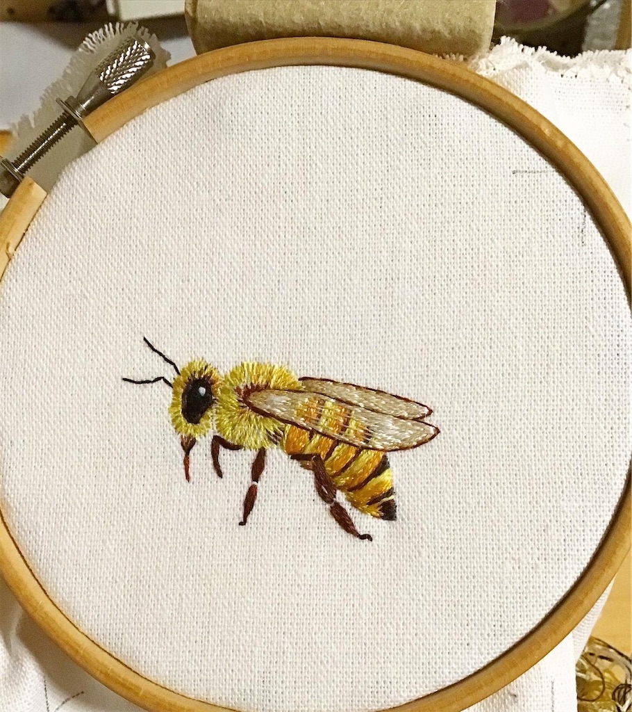 ミツバチを刺繍する。 - mimoza note