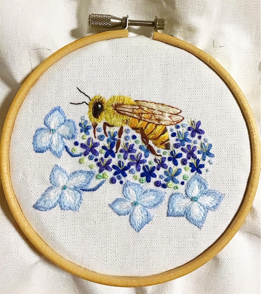 ミツバチを刺繍する。 - mimoza note