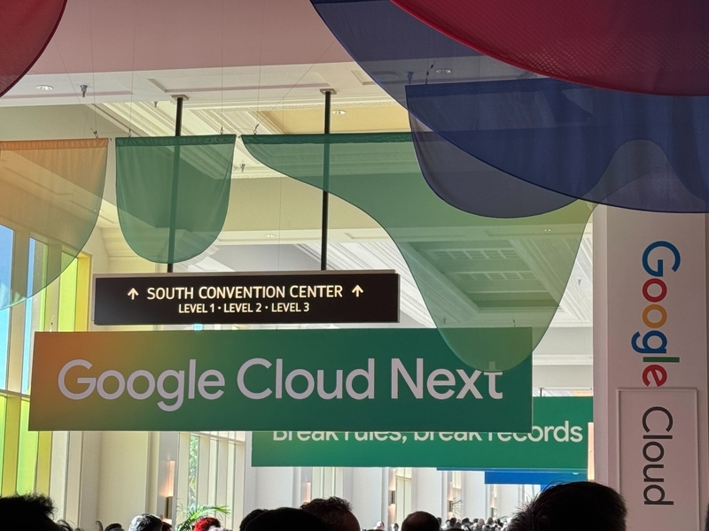 Google Cloud Next の会場入口サイン