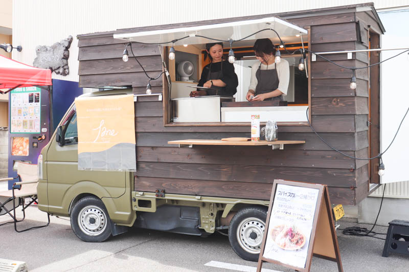 石川県のスパイスカレーセンモンキッチンカー旅するスパイスタネ