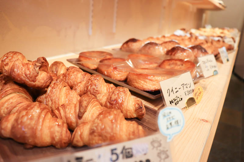 石川県白山市の鶴来にあるぱん処まる濱屋の店内