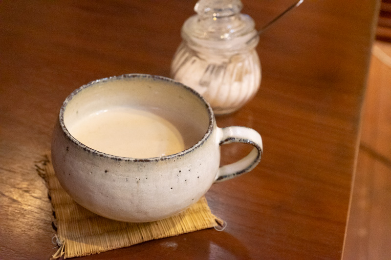 石川県小松市にあるカフェこまつ町家文庫のミルクティー