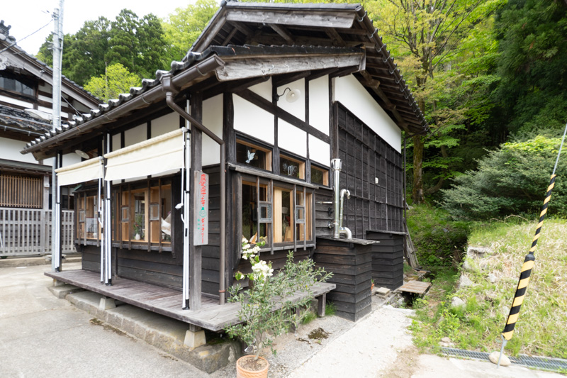 津幡町の慶専寺のcafe蔵外観