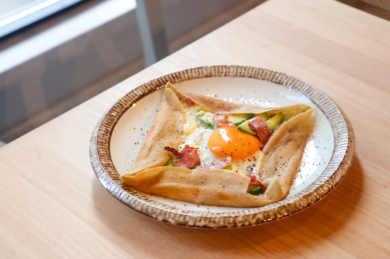 金沢の学生カフェcafe en.の蕎麦粉のガレット