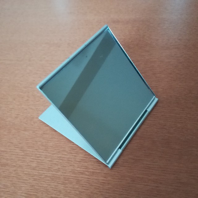 割れないコンパクトミラー見つけた ダイソーのアルミスリムミラー Yomelog 割れないコンパクトミラー見つけた ダイソーのアルミスリムミラー Yomelog