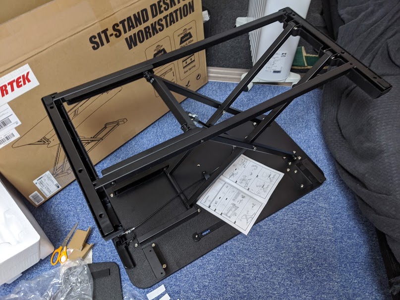 ACCURTEKスタンディングデスク・裏面