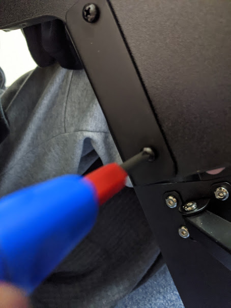 ACCURTEKスタンディングデスク・ネジ部分