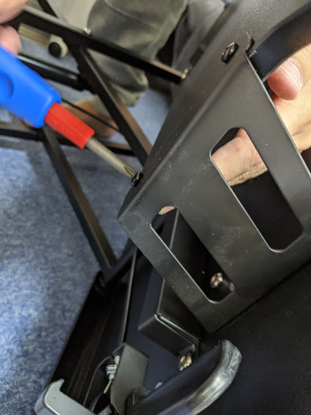 ACCURTEKスタンディングデスク・ネジ部分