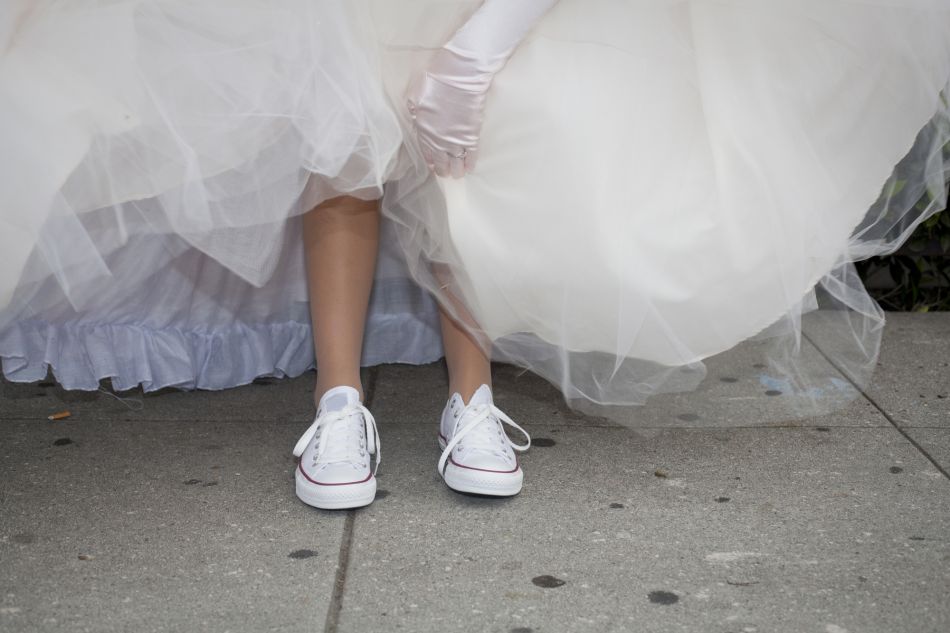 baskets sous la robe de mariée