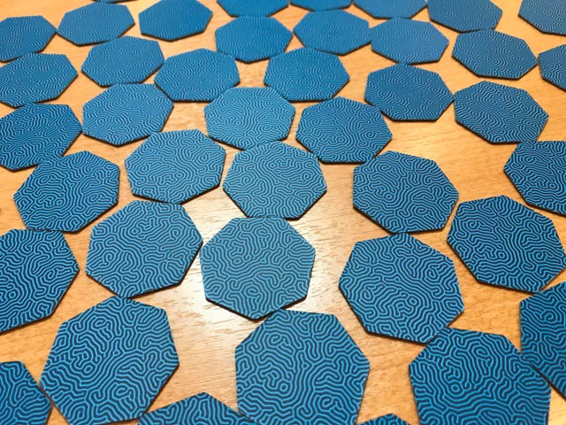 ボードゲーム トロイカ ファーストレビュー はるか彼方の惑星で 石を集めて脱出 そう それはとある星での物語 ぼっちのホビーblog ボドゲ版