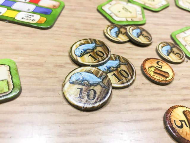 ヌースフィヨルド Nusfjord 日本語版 ボードゲーム 深夜のダイニング フィヨルドに囲まれた美しい静かな村で ニシン御殿の夢を見るひと時 ぼっちのホビーblog ボドゲ版